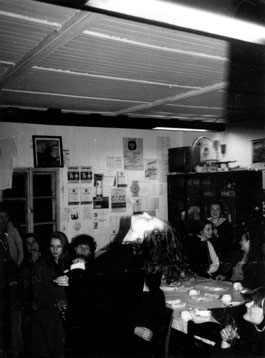 La�ka chytaj�c� lentilky ze vzduchu...