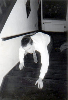 Soudruh Alexander byl ji� pon�kud 
�soudru�sky� unaven...