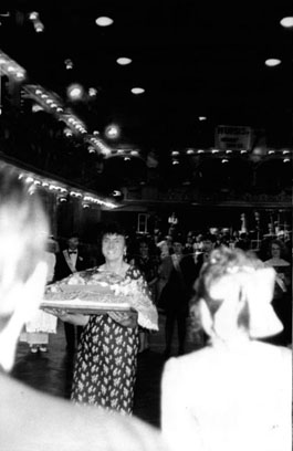 �Tolik dar�! To jsem opravdu ne�ekala!�