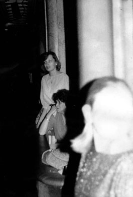 To tady budu celej ve�er jenom st�t?